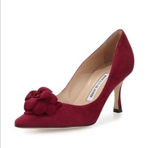 Manolo Blahnik Camelia suede pump
